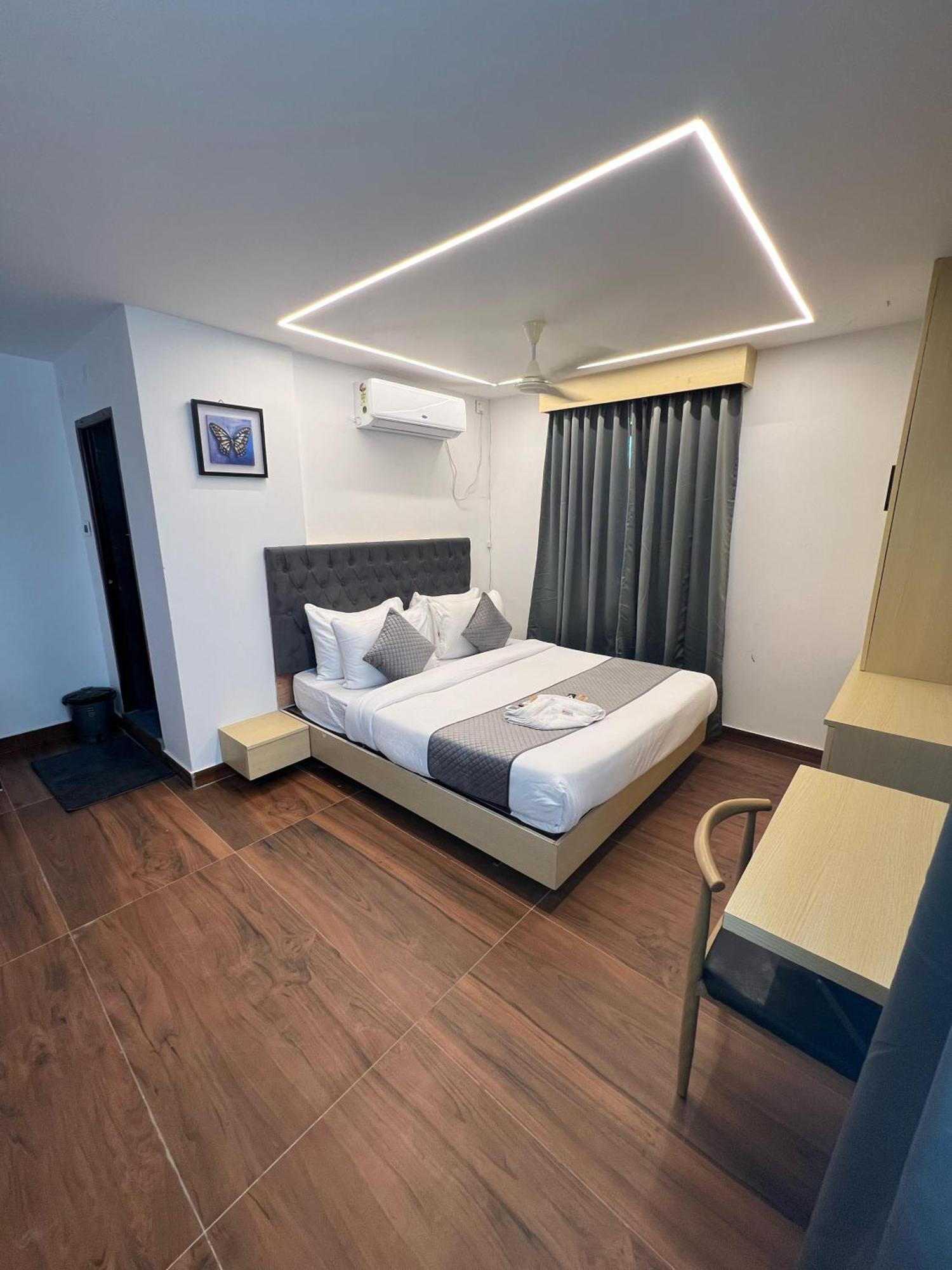 Wild Wings Premium Hotel Hyderabad Luaran gambar