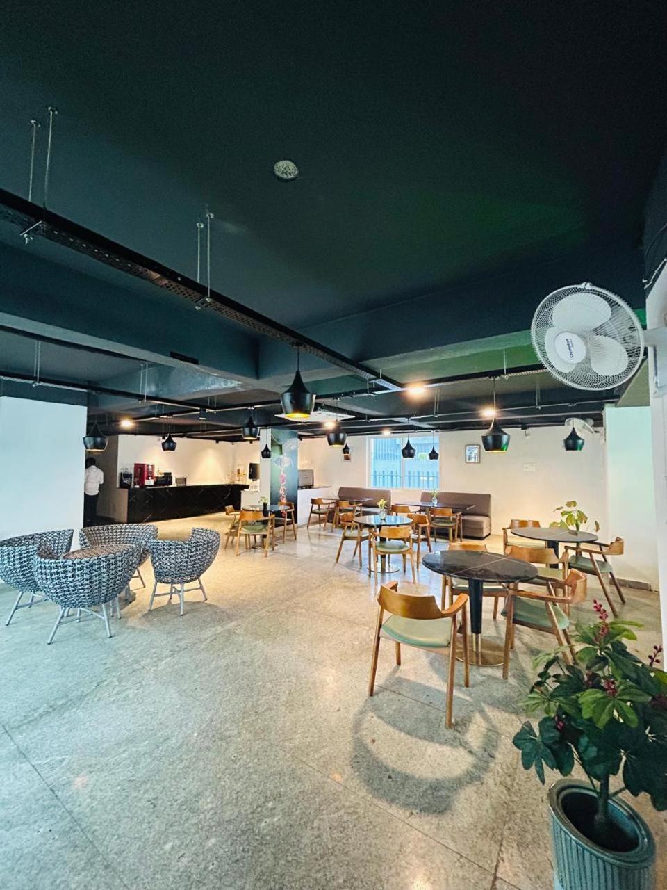 Wild Wings Premium Hotel Hyderabad Luaran gambar