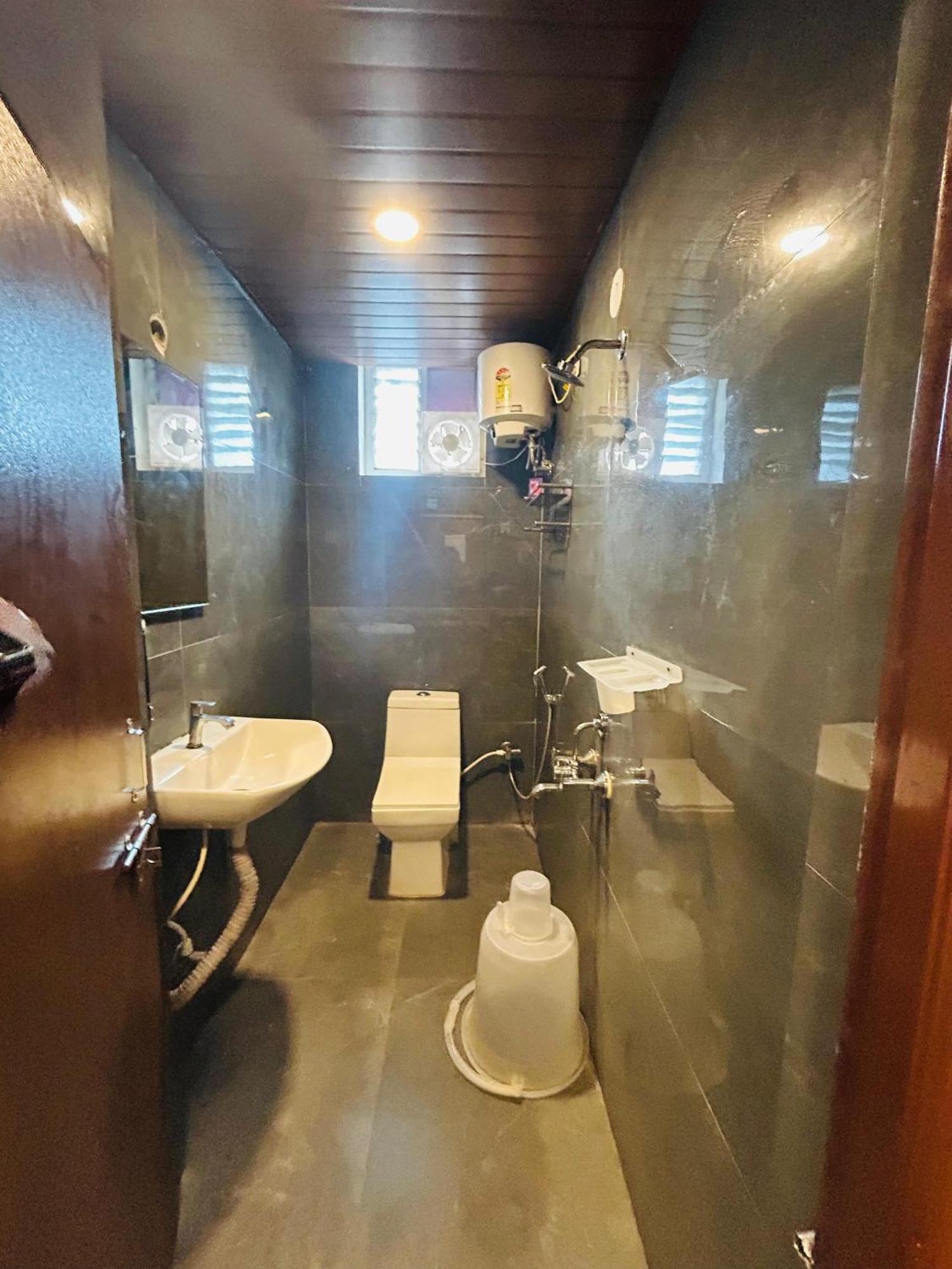 Wild Wings Premium Hotel Hyderabad Luaran gambar