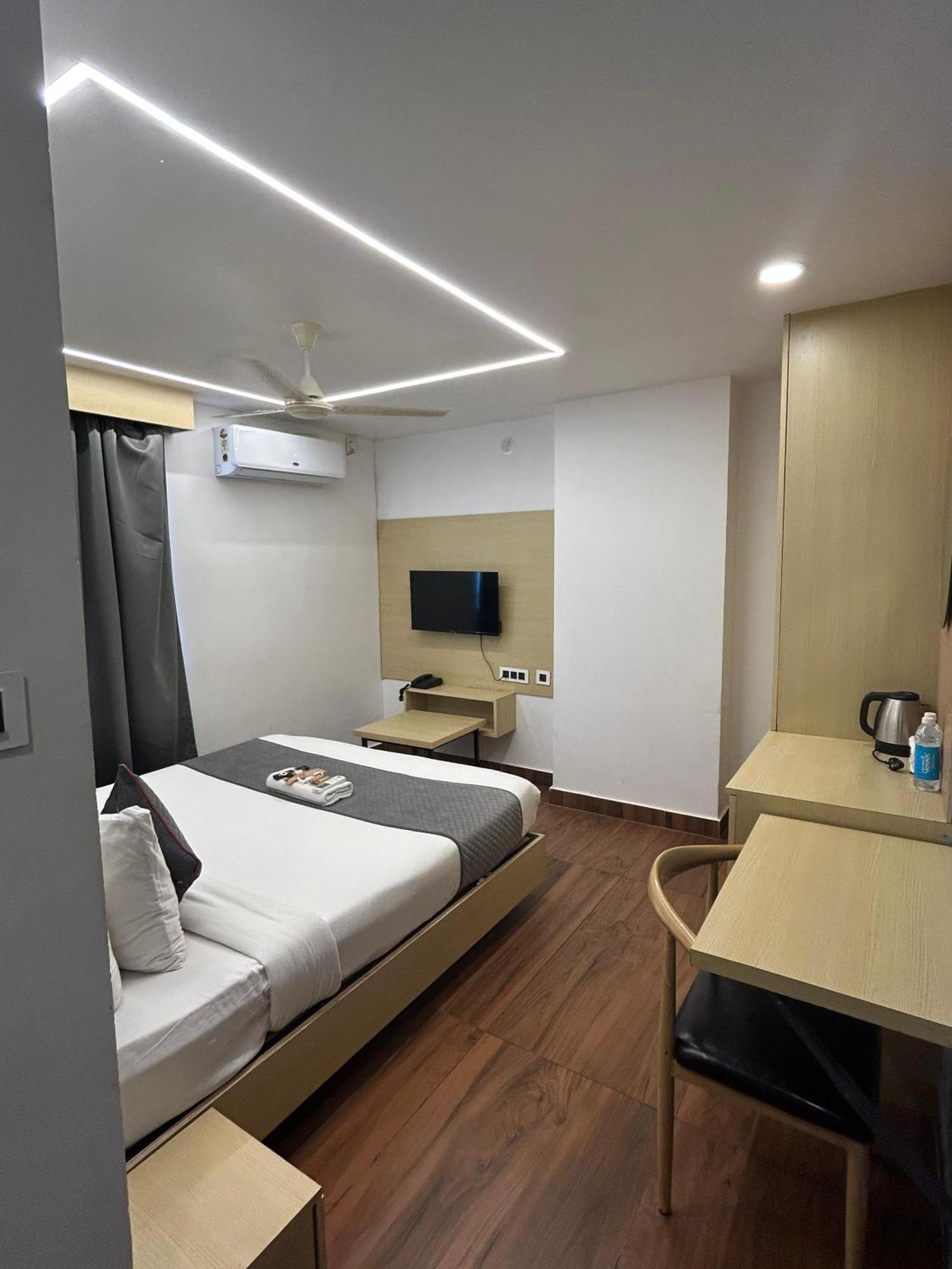 Wild Wings Premium Hotel Hyderabad Luaran gambar