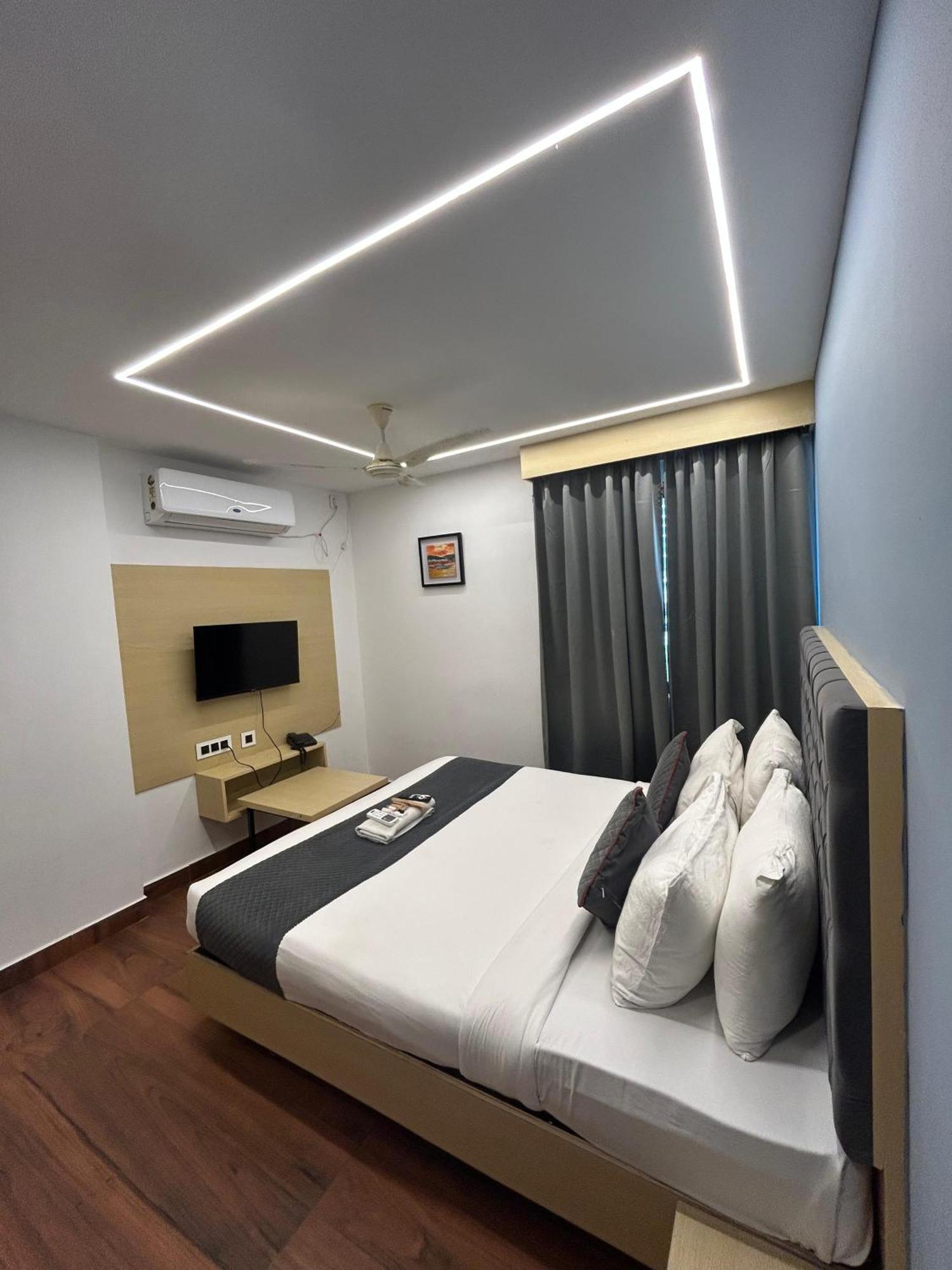Wild Wings Premium Hotel Hyderabad Luaran gambar