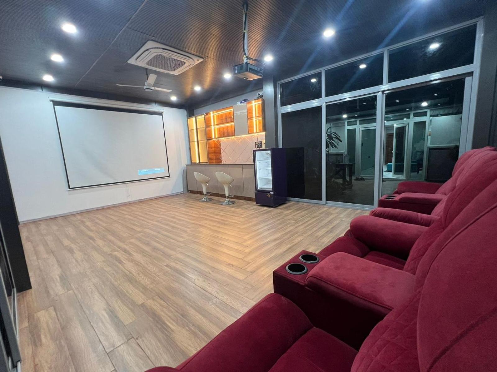 Wild Wings Premium Hotel Hyderabad Luaran gambar