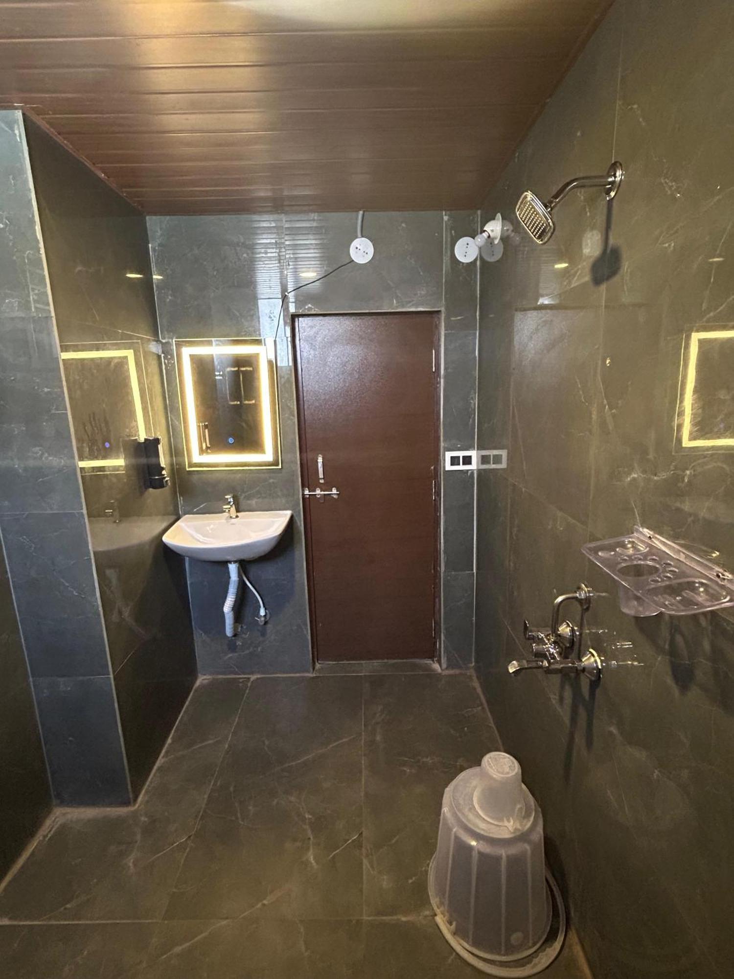 Wild Wings Premium Hotel Hyderabad Luaran gambar